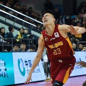  马赛德比战平局收场，球迷冲突引发关注  